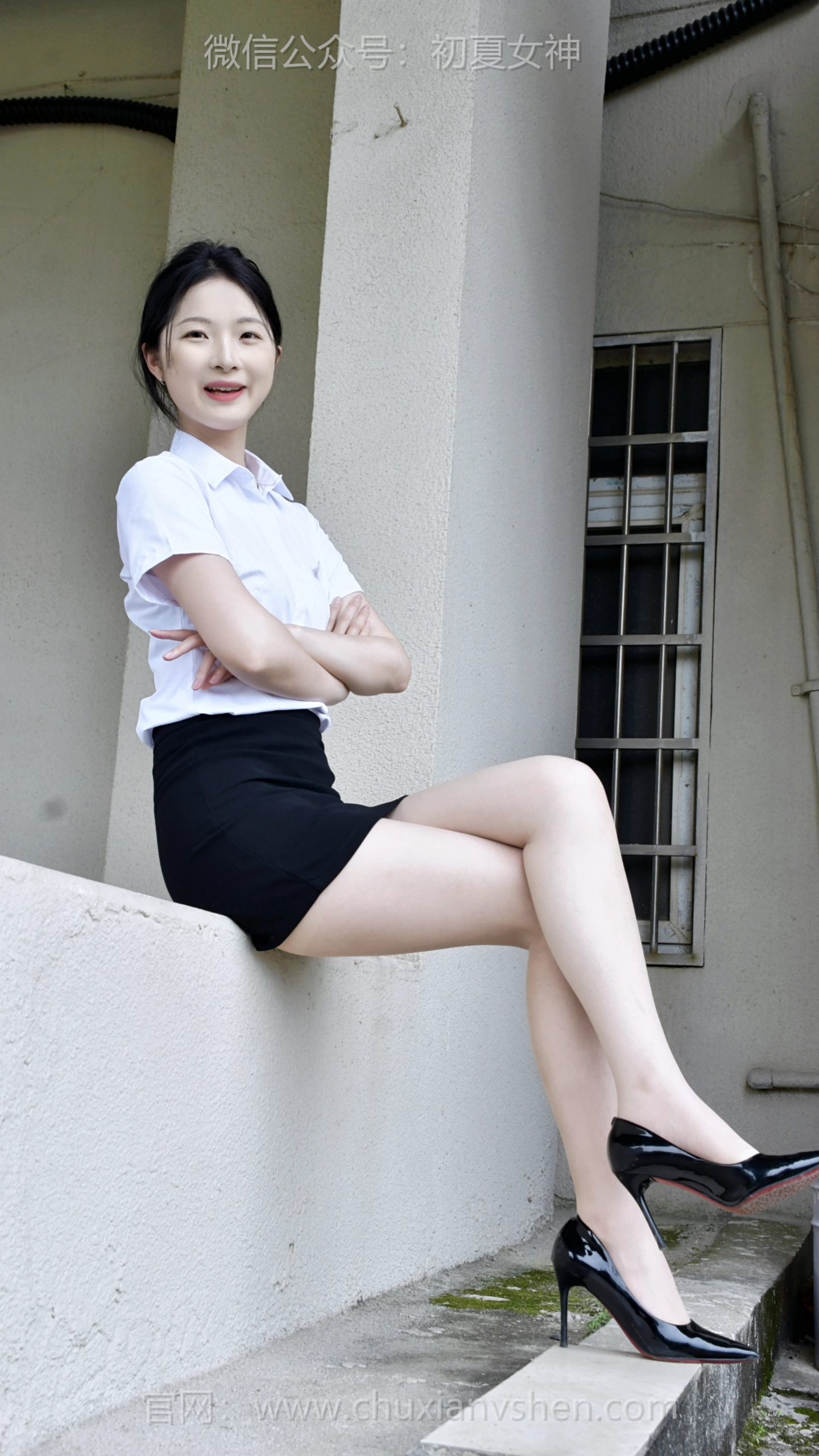 877/安妮~【远山难衬】与其强求远景，不如欣赏近在眼前的美好，用一身得体穿搭，定格独属于自己的瞬间，自在又动人。