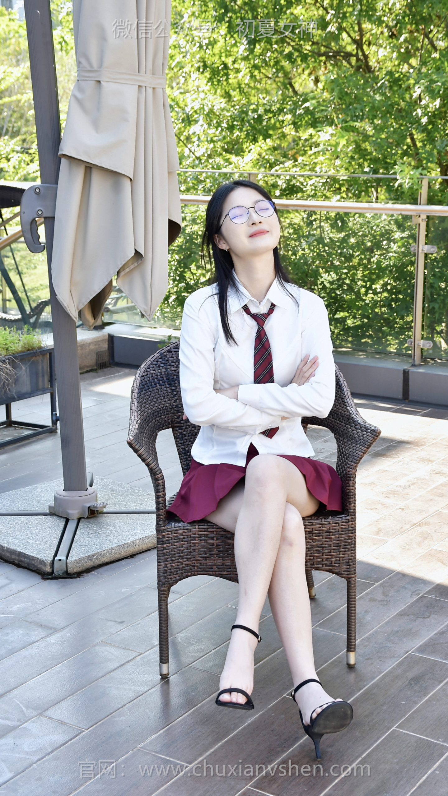 895/安妮~【百搭不挑】收腰衬衫配红百褶裙，搭鞋尽显甜俏灵动的夏日感。