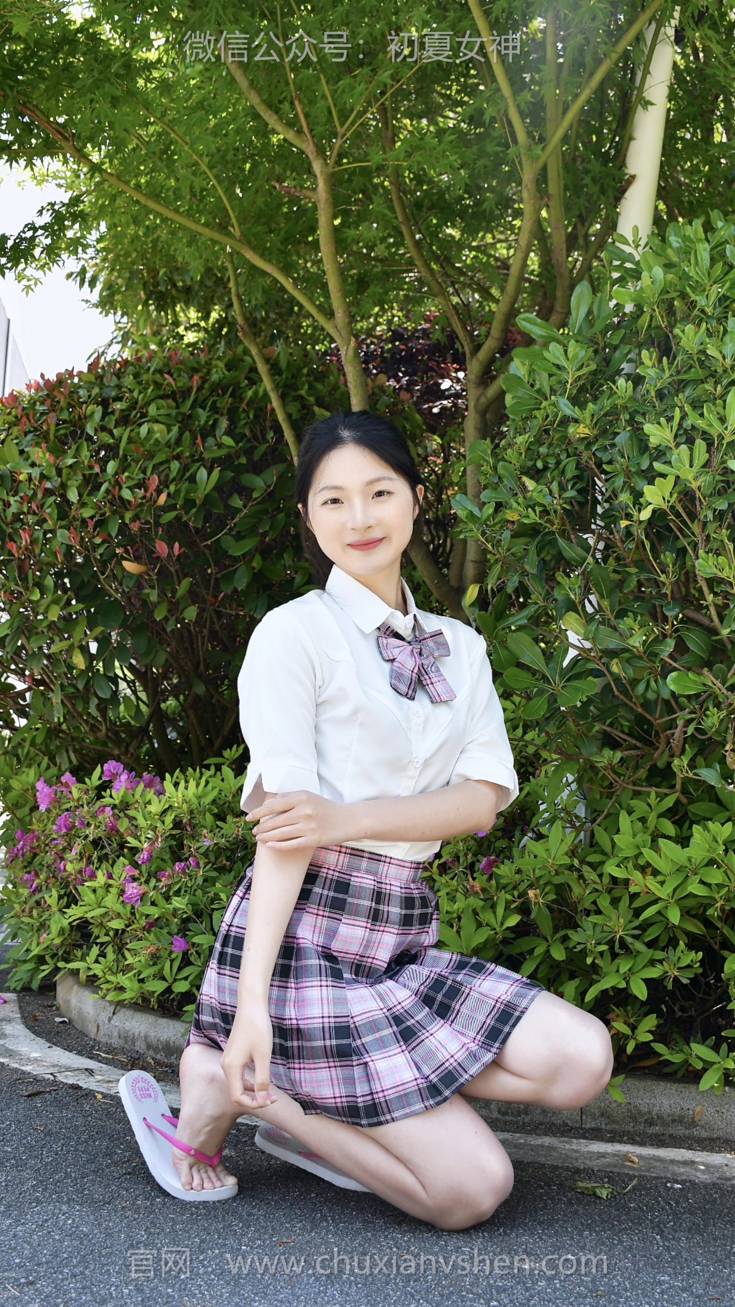 905/安妮~【甜软少女】白衬衫搭配黑粉格百褶裙，简约学院风，阳光衬得格纹温柔又清爽。
