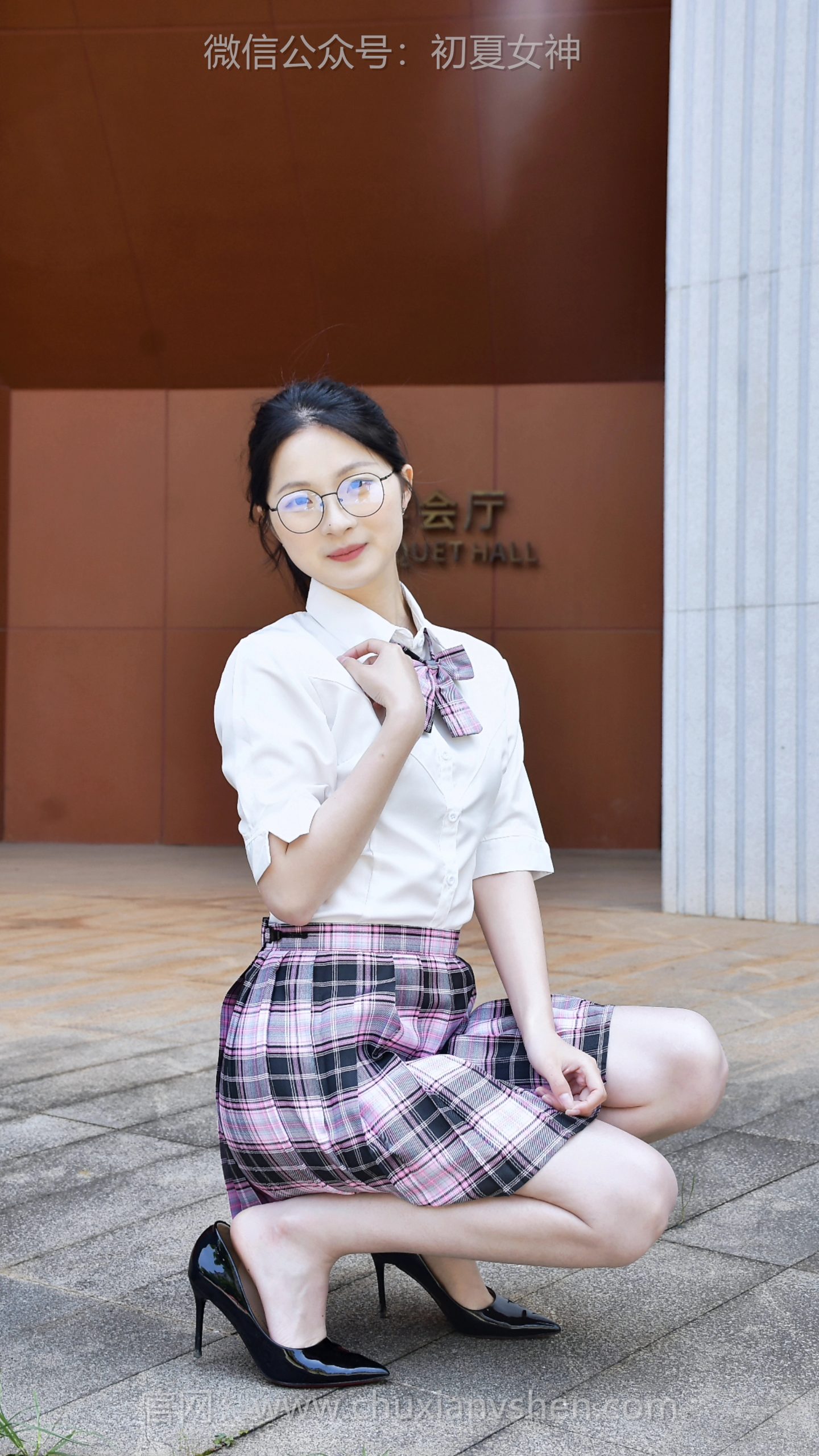 905/安妮~【甜软少女】白衬衫搭配黑粉格百褶裙，简约学院风，阳光衬得格纹温柔又清爽。