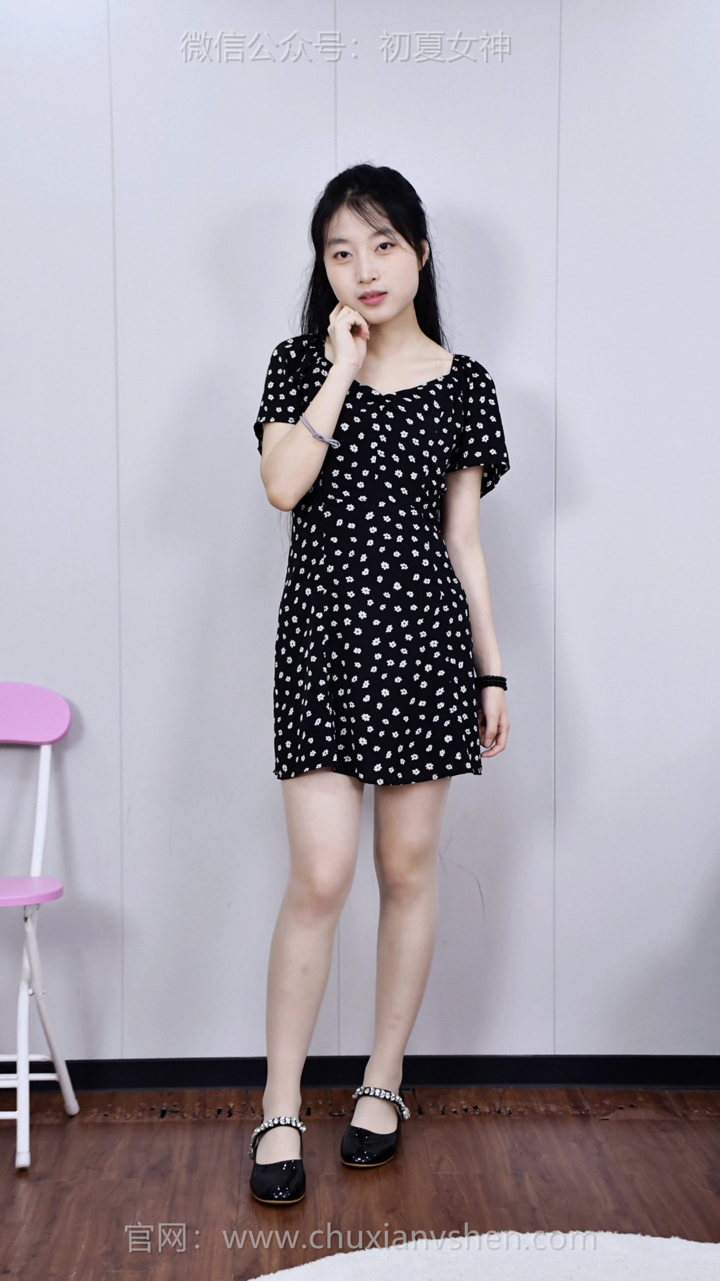 939/小颖~【无暇插话】现场热闹非凡，你来我往妙趣十足，笑声就没停下，压根找不到机会开口。