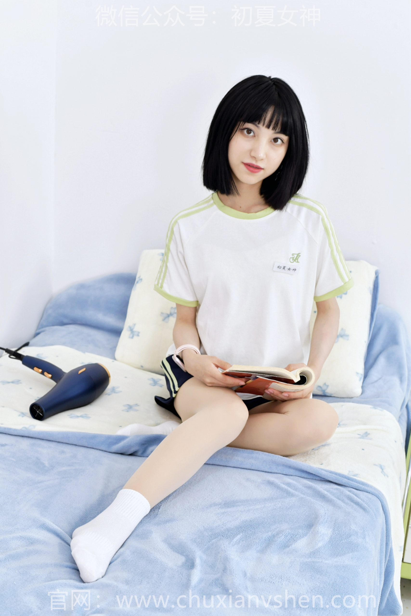 961-1/柒柒~《表现力足》许久未见依旧很会镜头表现，各种姿势表情随手拿捏，居家随手拍都格外耐看。
