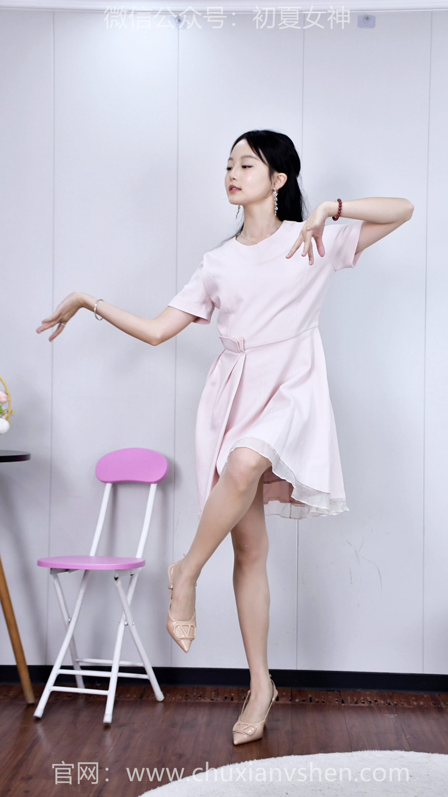 993/双双~【惊艳四方】现在就静待夜晚到来，打扮妥当，开开心心去舞会好好玩一趟。