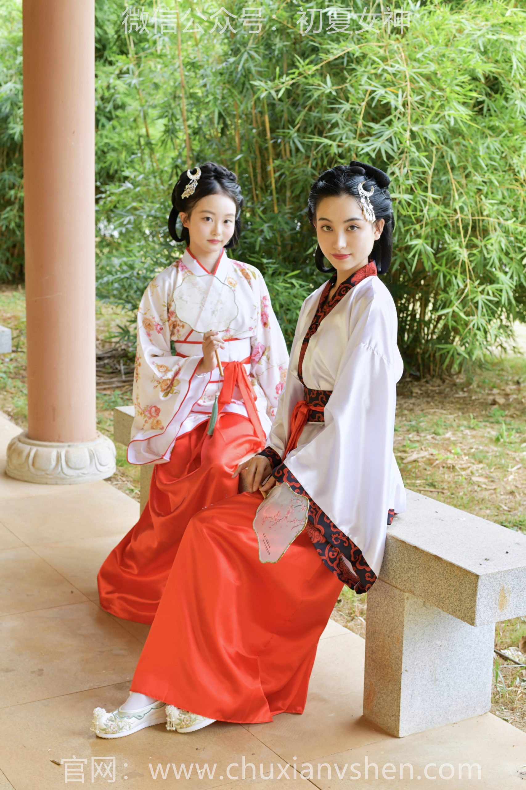 971-1/双双、柒柒~《朝夕相伴》汉服加身，知己在侧，闲来弈棋起舞，低声谈心，度过慢悠悠的时光。