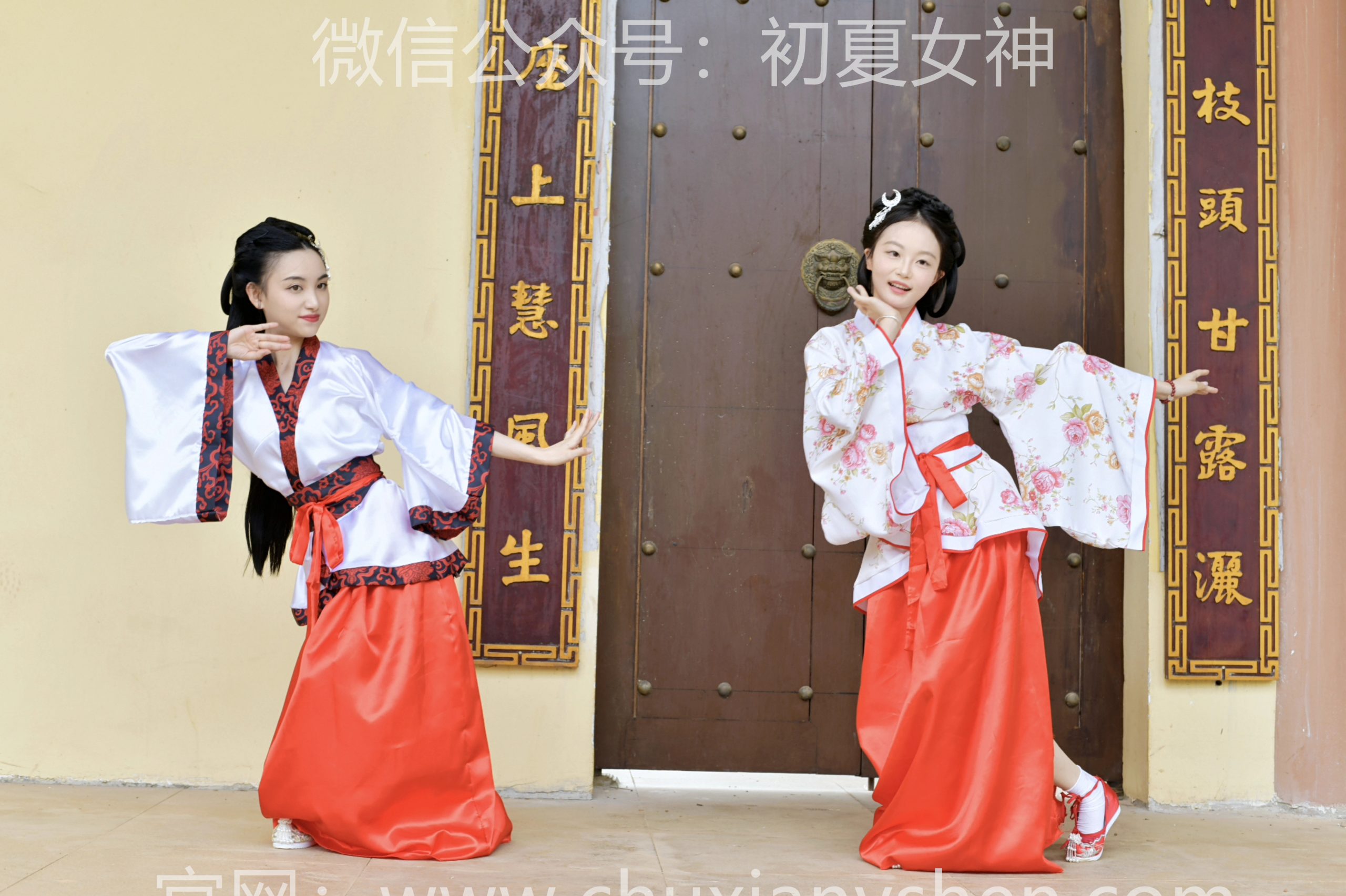 971-1/双双、柒柒~《朝夕相伴》汉服加身，知己在侧，闲来弈棋起舞，低声谈心，度过慢悠悠的时光。